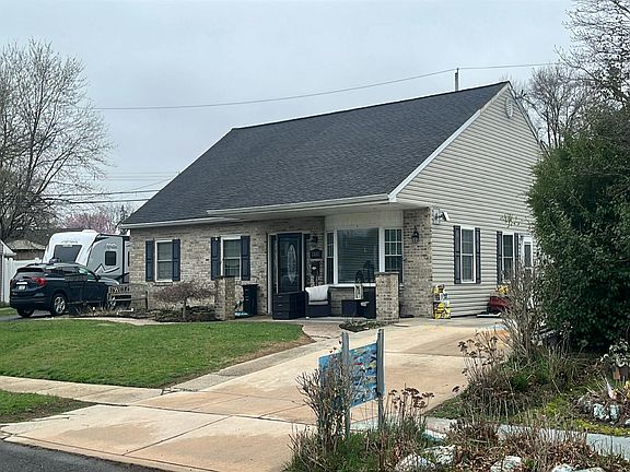 2nd image of 2861 Berwyn Rd