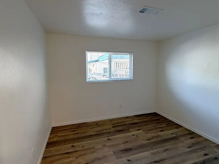 1680 Barrus Ave — Photo 14