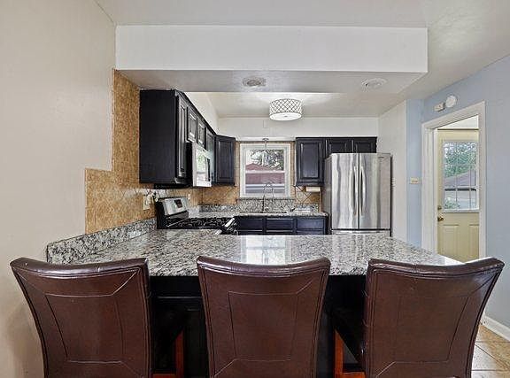 2nd image of 10153 Pell St
