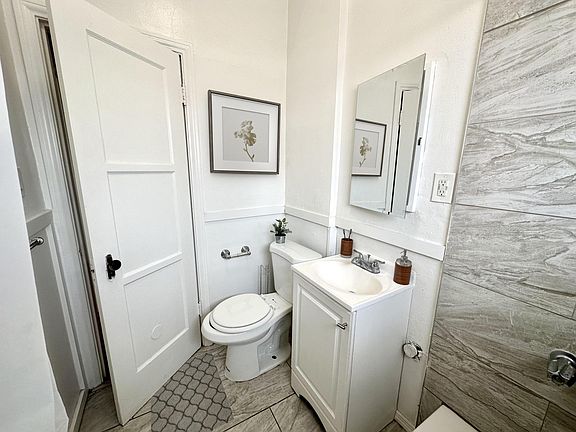 5th image of 1025 S Orange Dr #204