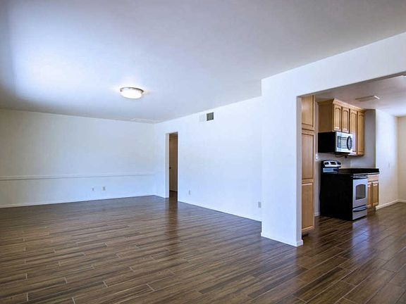 3rd image of 4143 E Catalina Dr