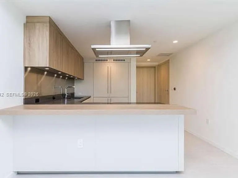 1000 Brickell Plz #CU-4104 — Photo 11