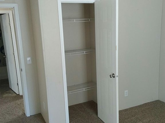 3rd image of 546 Dena Cir NE