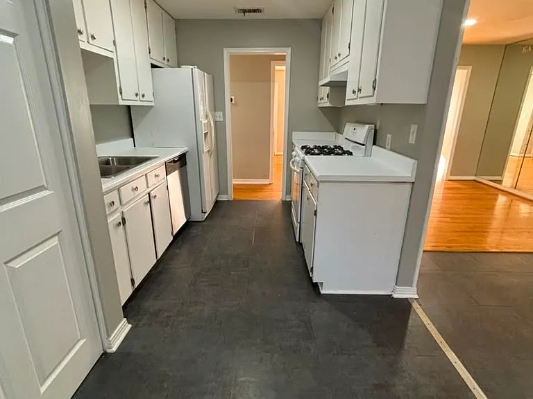 320 Vanderbilt Dr — Photo 8