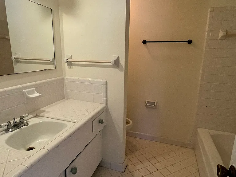 5022 Caroline St — Photo 8