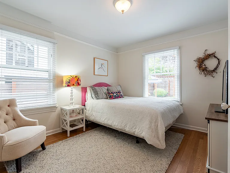 7514 E Green Lake Dr N — Photo 24