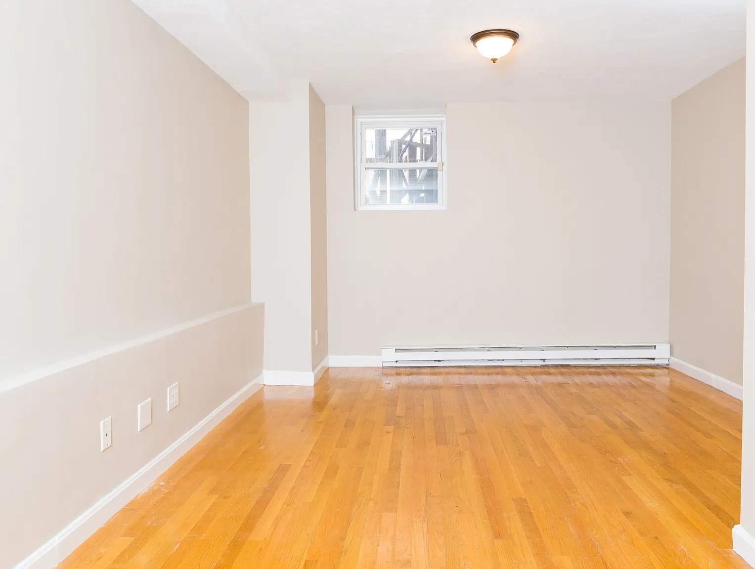 3 bed, 806 sqft, $3,350 — Photo 3