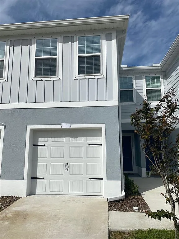 3 bed, 2.5 bath, 1207 sqft, $2,280 — Photo 1