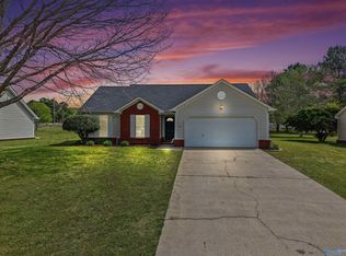 123 Castleridge Dr, New Market, AL 35761