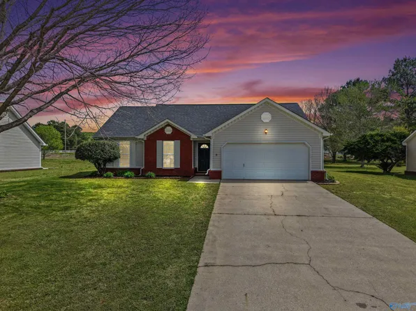 123 Castleridge Dr, New Market, AL 35761