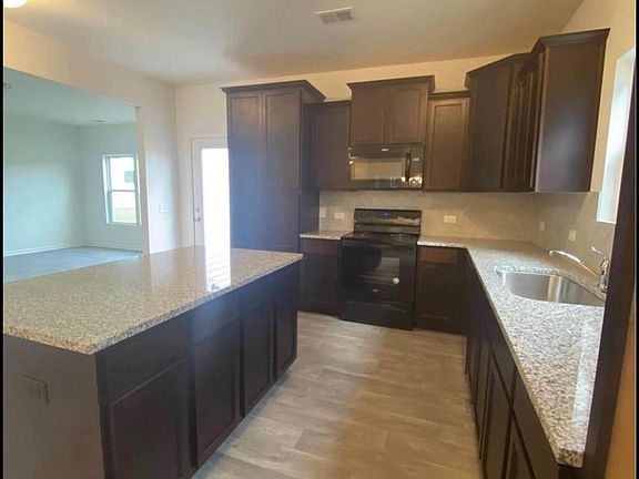 3rd image of 460 Fox Sparrow Ct