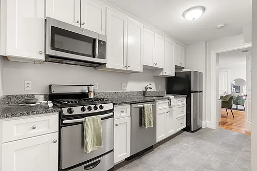 62 W Cedar St #G Photo 1