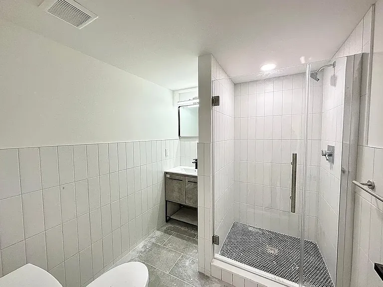2511 E Tioga St #F8 — Photo 12