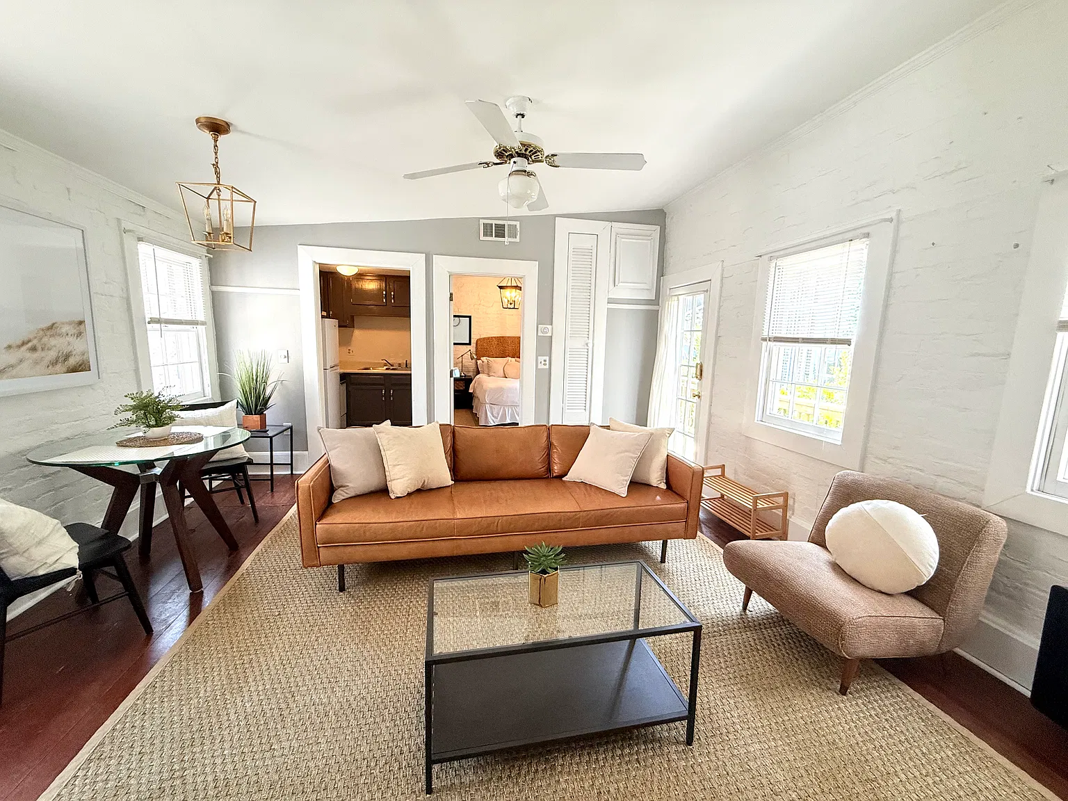 122 W Charlton Ln — Photo 4