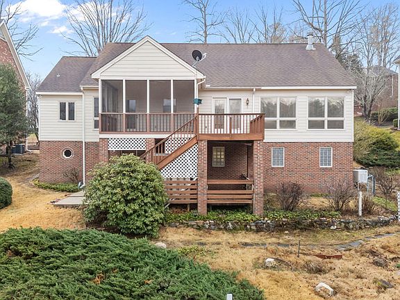 5th image of 207 Muirfield Ln