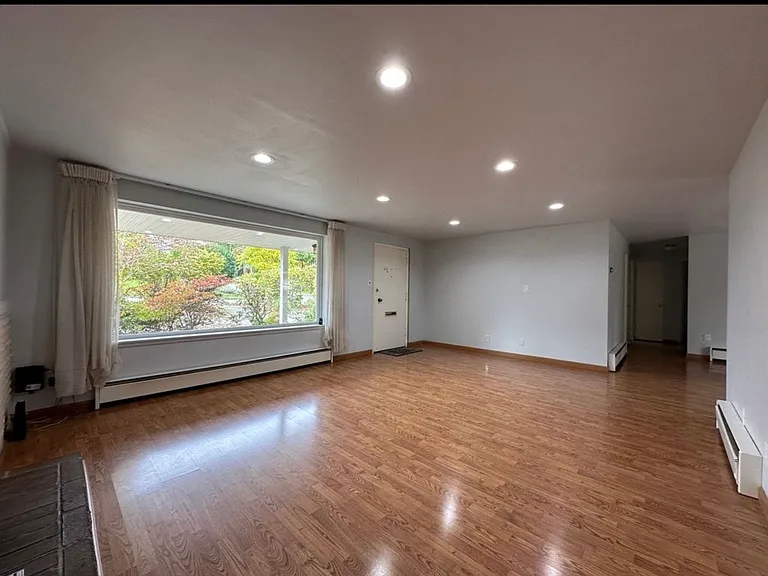 8256 43rd Ave NE — Photo 6