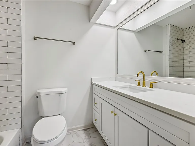 1694 Belvedere Ct — Photo 23