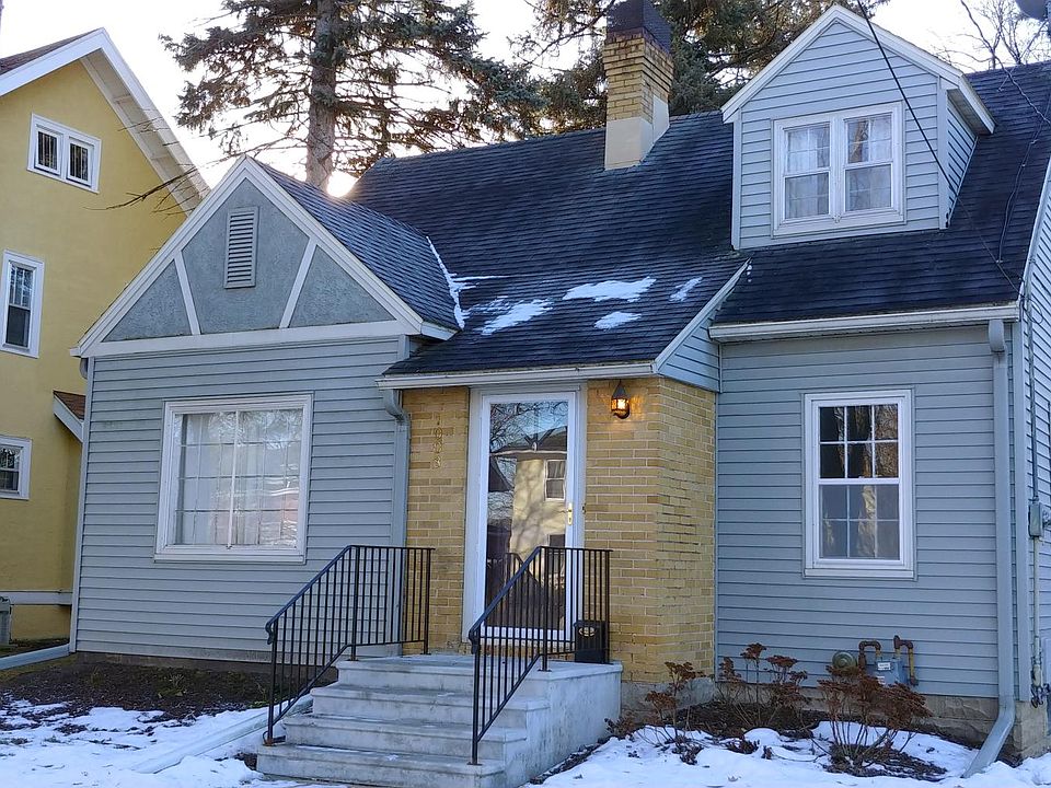 Charming Cape-Style Home with a Private Driveway.