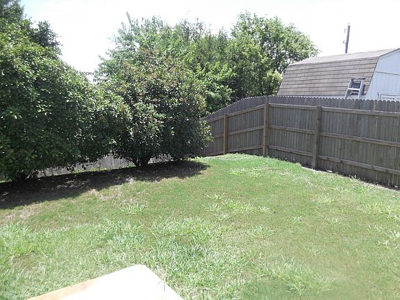 4th image of 102 Carol Dr