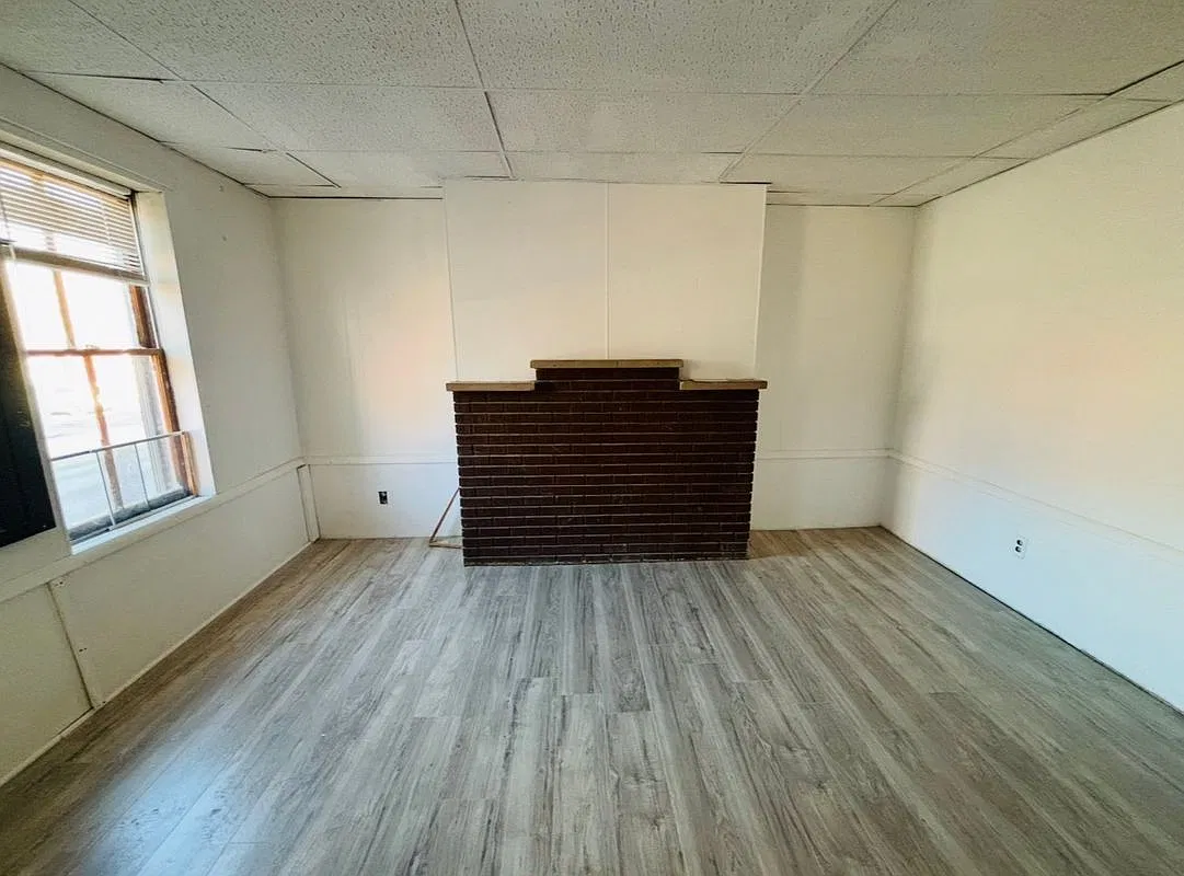 1 bed, 1.0 bath, 1000 sqft, $1,200 — Photo 2