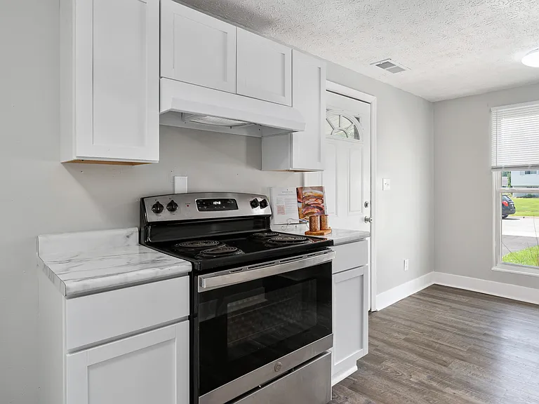 2164 Laurelwood Dr — Photo 7