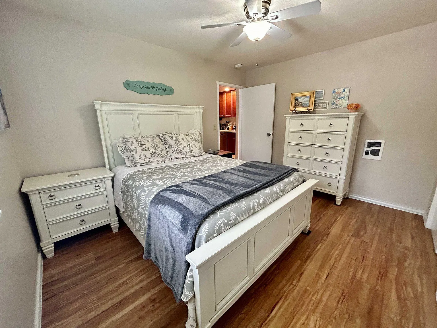2 bed, 860 sqft, $3,700 — Photo 4