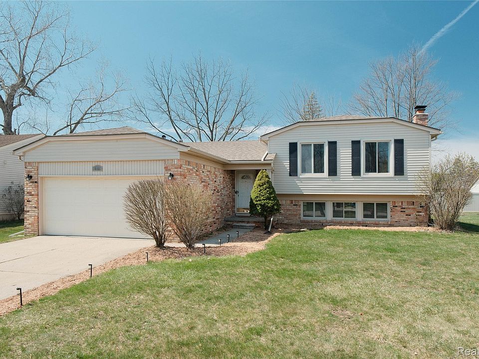 1st image of 652 Stonehenge Dr