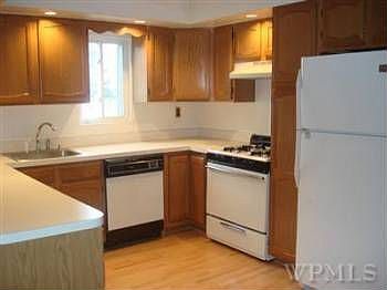 2nd image of 195 Balcom Ave