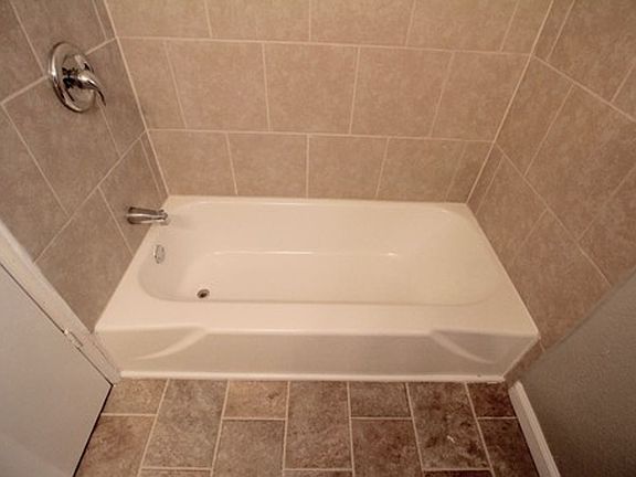 4th image of 1010 Forest Ct APT 4
