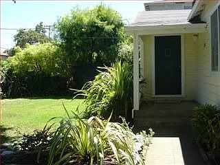 3rd image of 752 Roble Ave