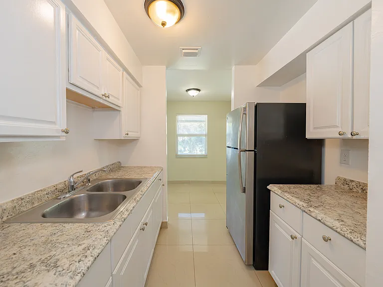Interior_938NorthernDr_LP_14_11152025