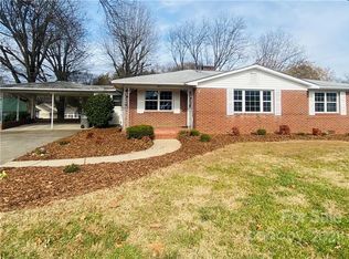 810 Rogers Lake Rd, Kannapolis, NC 28081