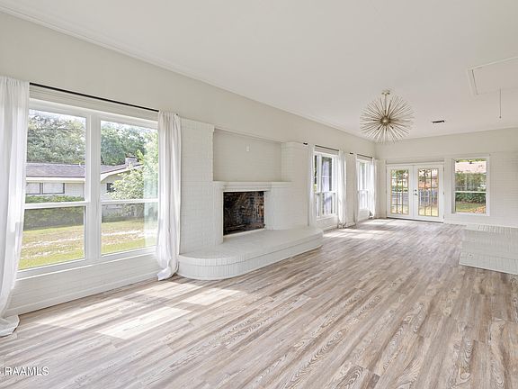 3rd image of 226 S Audubon Blvd