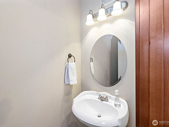 4th image of 16114 77th Avenue E