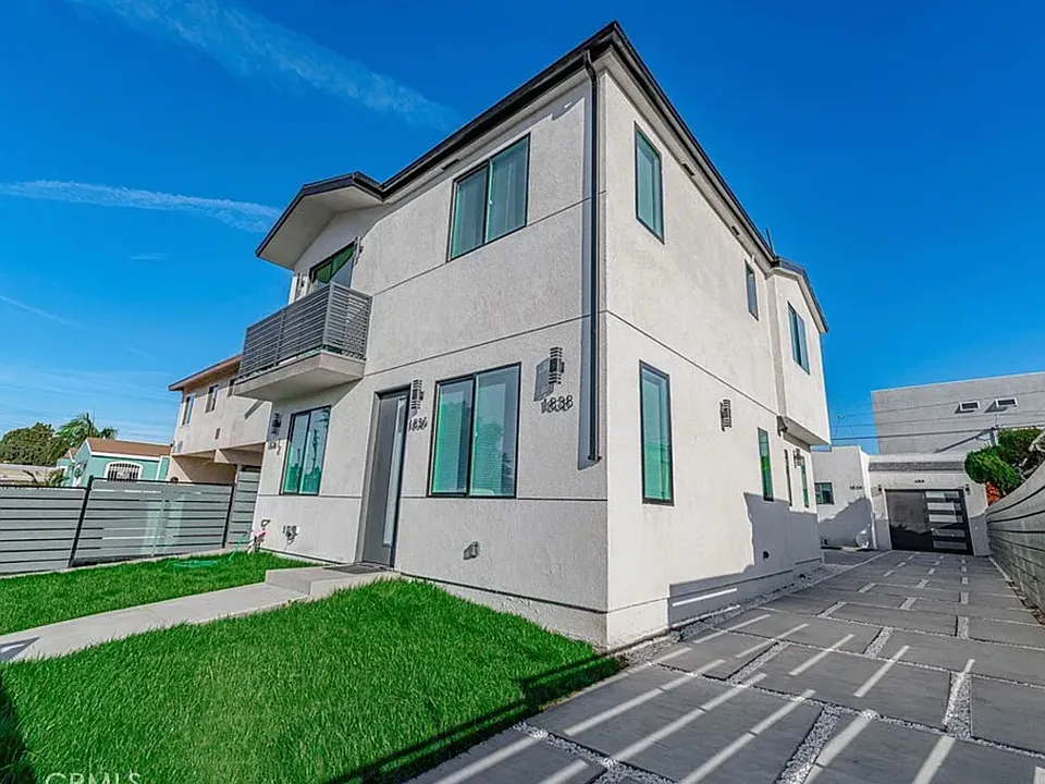 1836 1/2 Clyde Ave