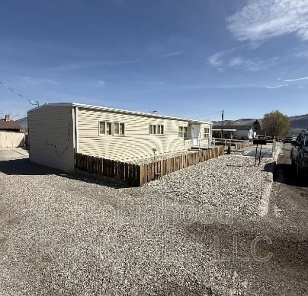 1235 Avenue G — Photo 2