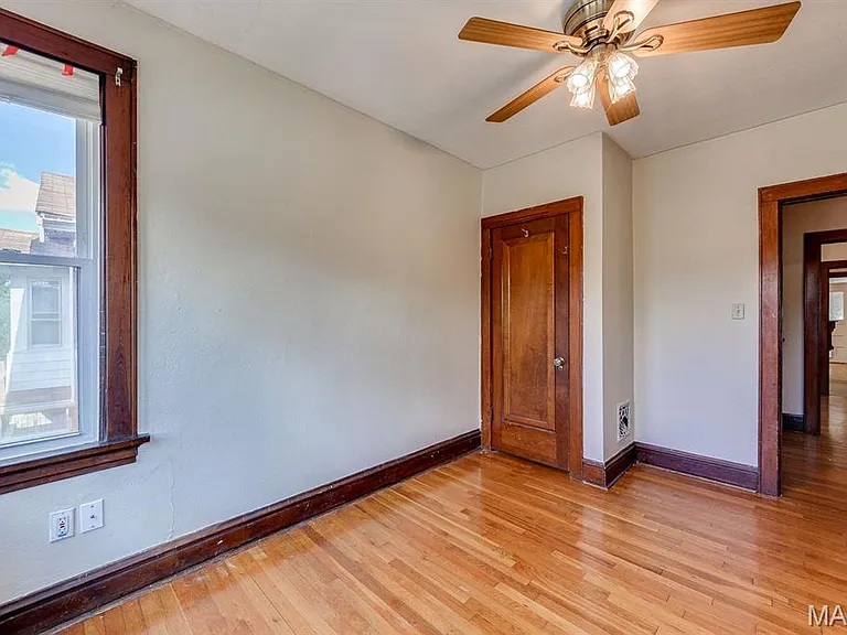 5058 Winona Ave — Photo 34