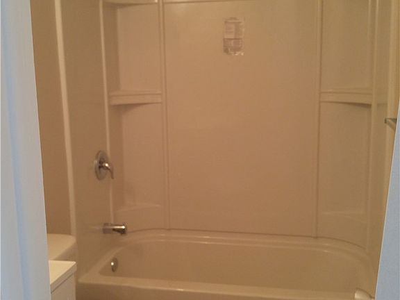 5th image of 101 Milford Dr E