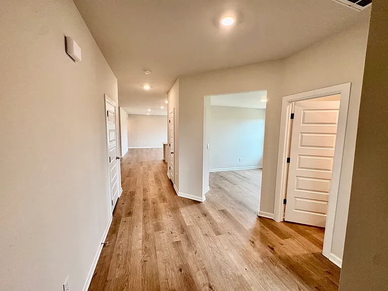 6100 Blackwood Ct — Photo 3
