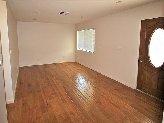 3rd image of 1321 E Acacia Ave