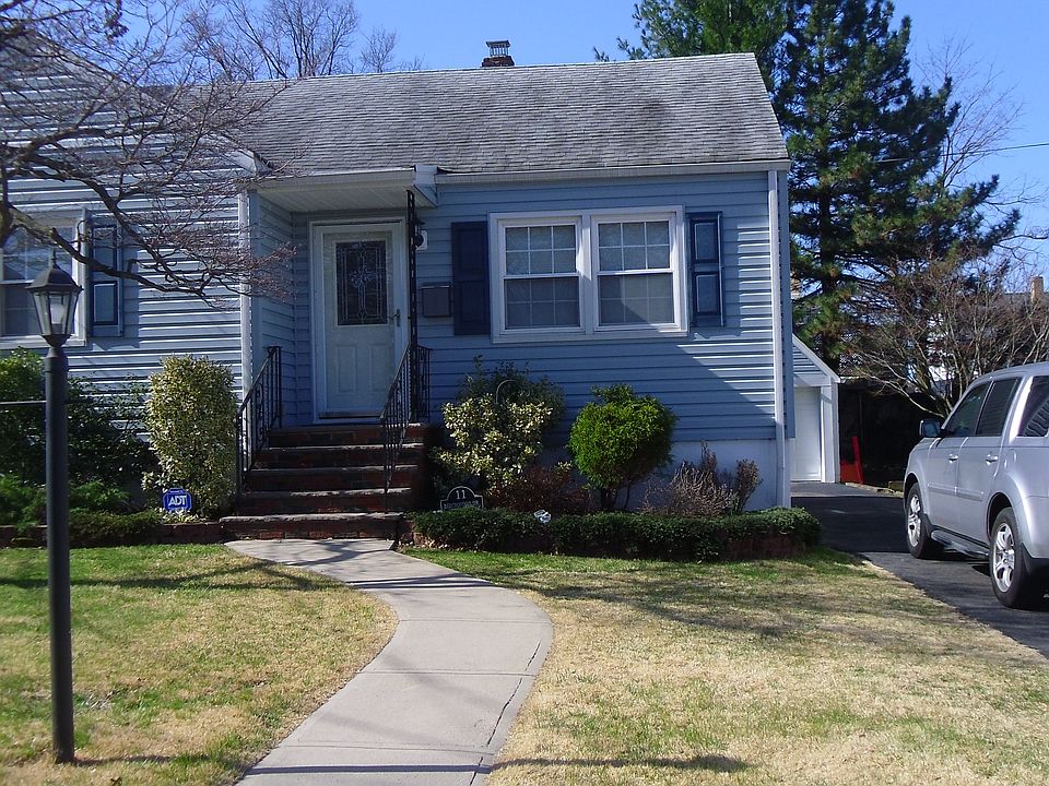 1st image of 11 Birchwood Dr