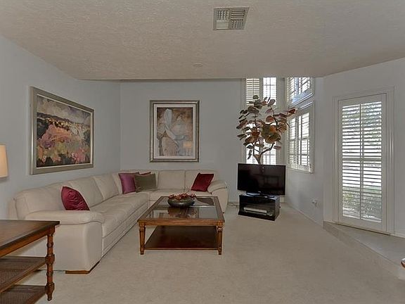 4th image of 9422 Forest Hills Cir #9422
