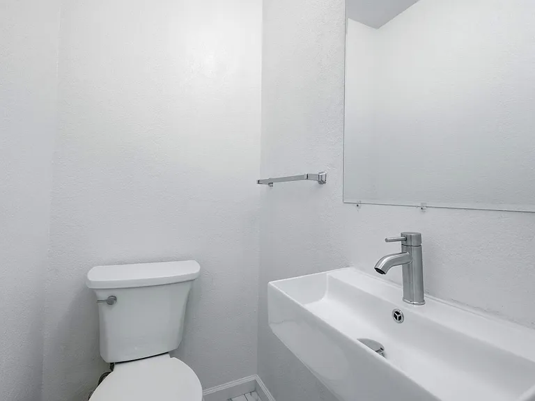 721 Center Ave — Photo 14