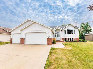3323 Parkview Ln S, Fargo, ND 58103
