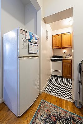 4th image of 520 E 84th St APT 3F