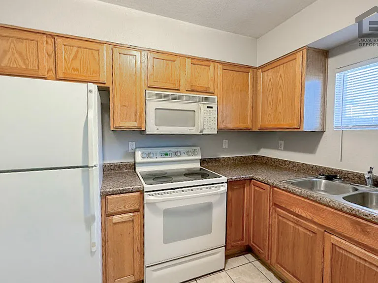 1765 E Pepper Cir — Photo 16