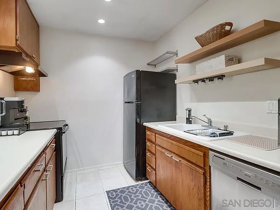 5th image of 12710 Lakeshore Dr N #H
