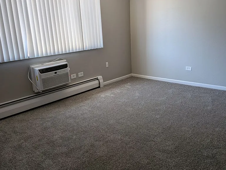 95 N Clarkson St Carolyn Arms Apartments — Photo 3