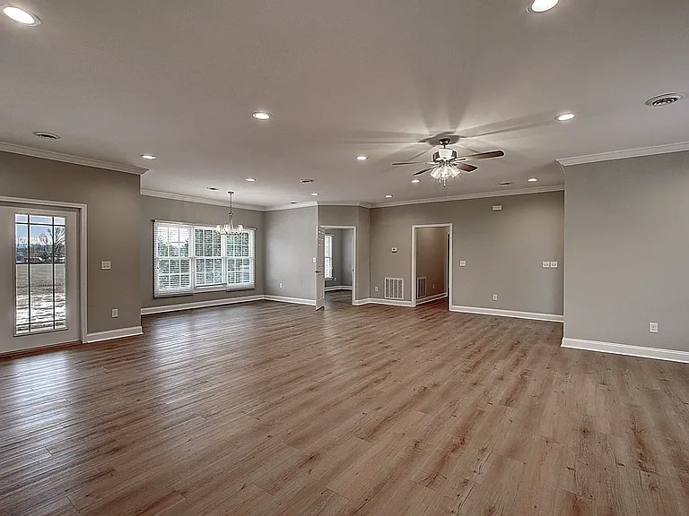 209 University Pkwy #10 — Photo 9