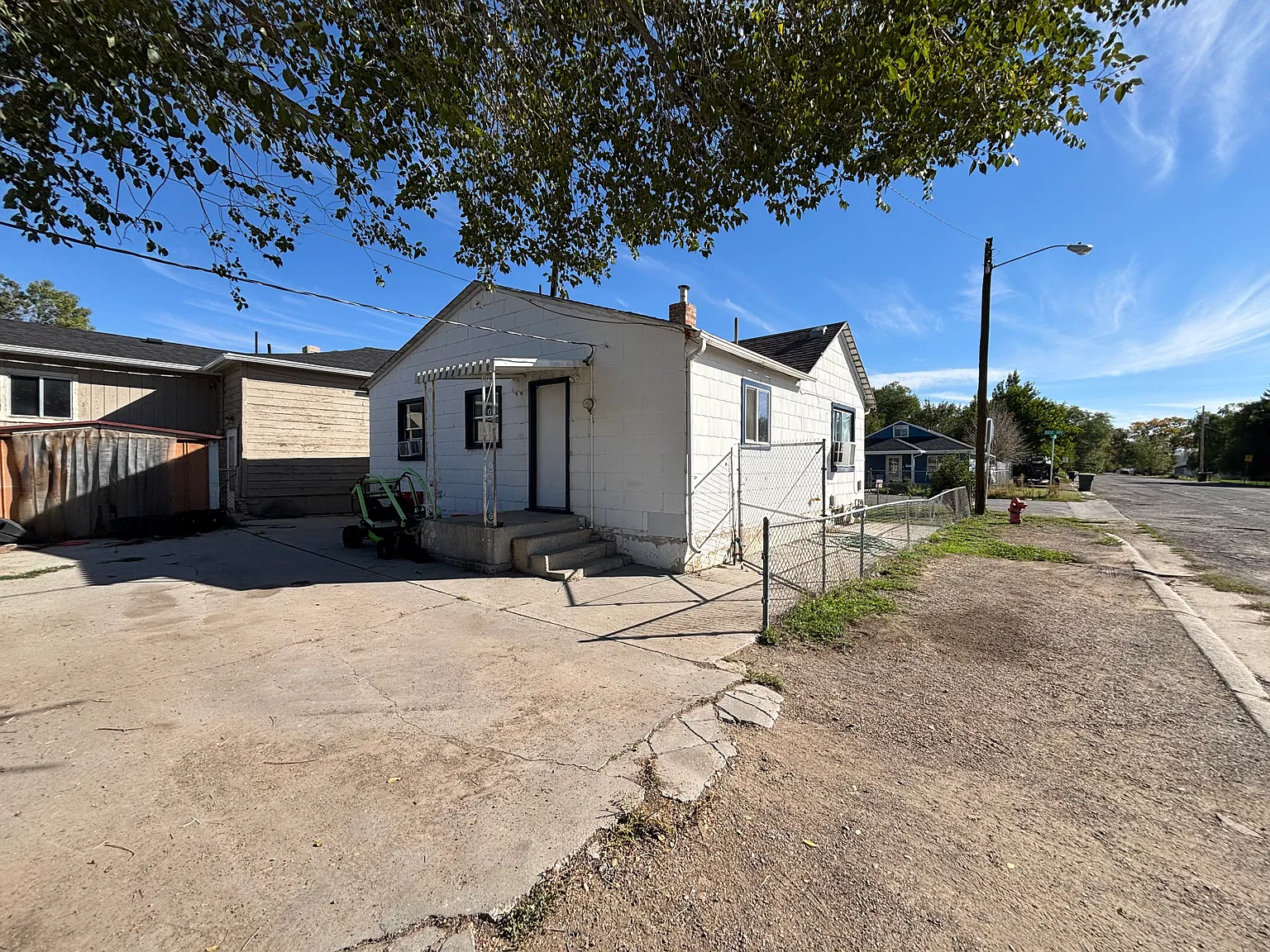 496 Rose Ave — Photo 3